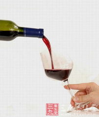 切忌酒后洗澡，九招教你喝酒不傷身——以青島藍(lán)莓酒為例